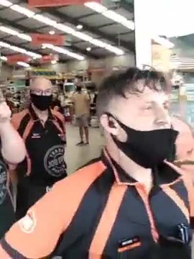 Anti-masker goes shopping