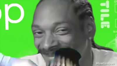 Renan vendo um meme do snoop dog