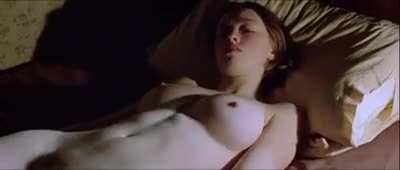 Lara Belmont in The War Zone 1