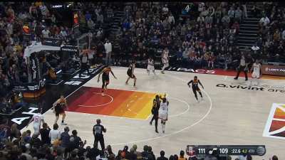 [Highlight] Kevin Porter Jr knocks down a huge three in Royce O'Neale's face to put the Rockets up 5 with 21.2 left