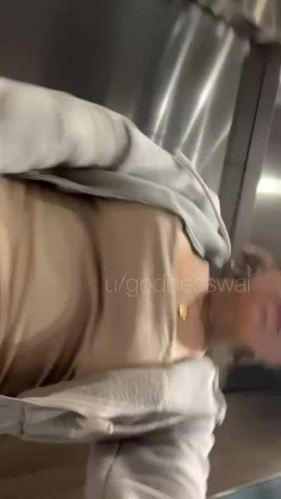 Wooopss didn’t expect anyone to be there when I got off the elevator 😅 [GIF]