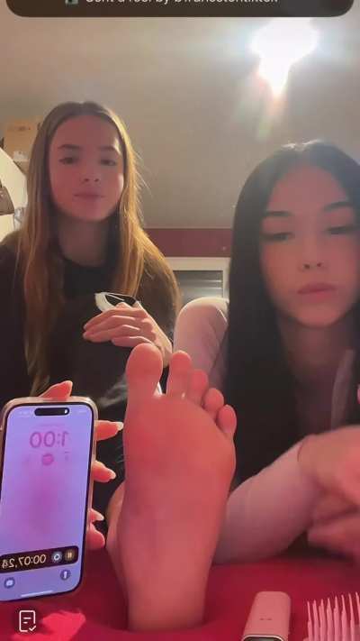 Live on &ldquo;luci&rdquo;,Left is &ldquo;karolkajik&rdquo;, middle is &ldquo;x.sofinxqq&rdquo;, right is &ldquo;luci&rdquo;