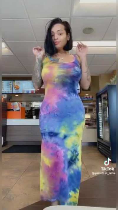she don&rsquo;t give a shit clapping in dunkin