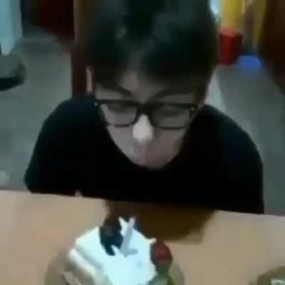 Ramiro, 15 años, escucha Morad, pura calle, MDLR, le miras mal y te parte la cara.
