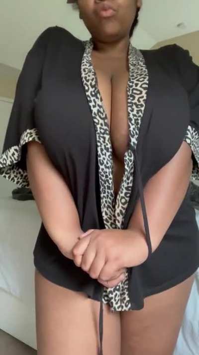 I love robes and how I can be naked underneath 😏