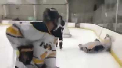 Guy shoving opponent to hard for no reason others attack him after he did that