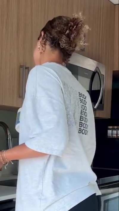 Lexie shakes her booty but edits it out 😡😂