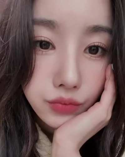 211105 Official Instagram Live - Eunbi making cute faces! 😊