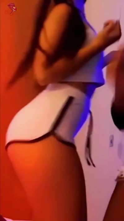 🍑❤3 minutos e 29 de mel maia dan&ccedil;ando com amiga❤ 🍑