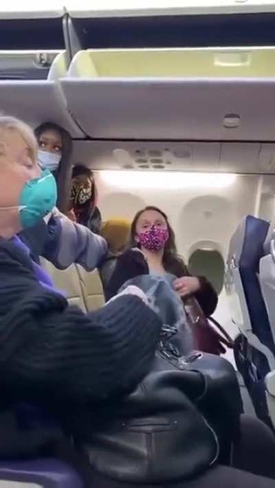 Karen on airplane blocks the way for black people and pretends she&rsquo;s getting attacked