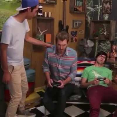 I love Zach King vines....