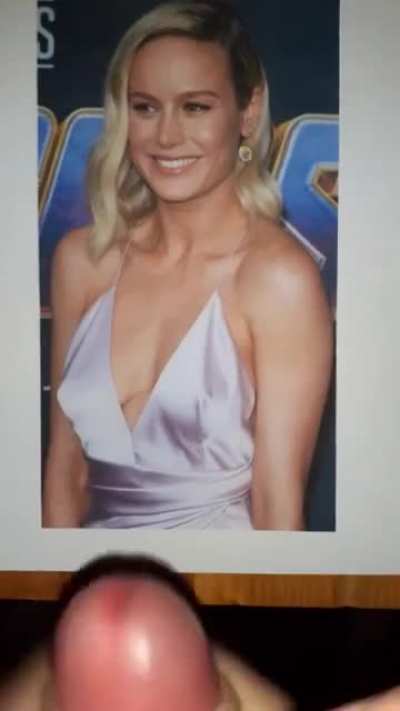Brie Larson | Amazing clevage
