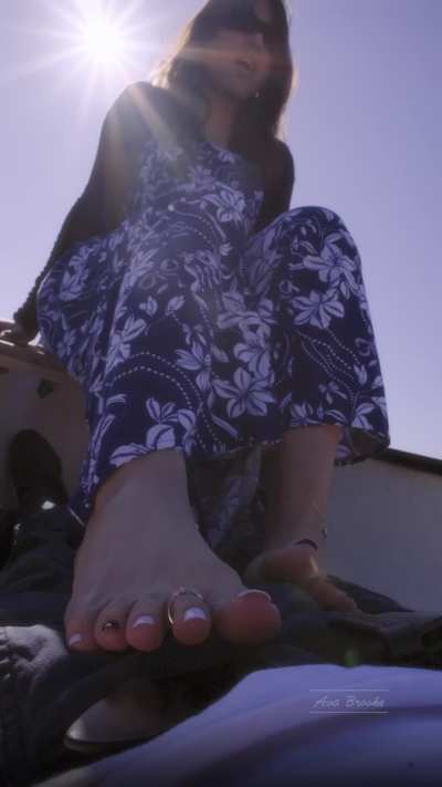 I really can’t behave in public 🤭💦👣
