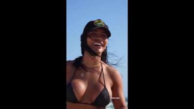 Aline Mineiro e uma aleat&oacute;ria quase t&atilde;o gostosa quanto ela