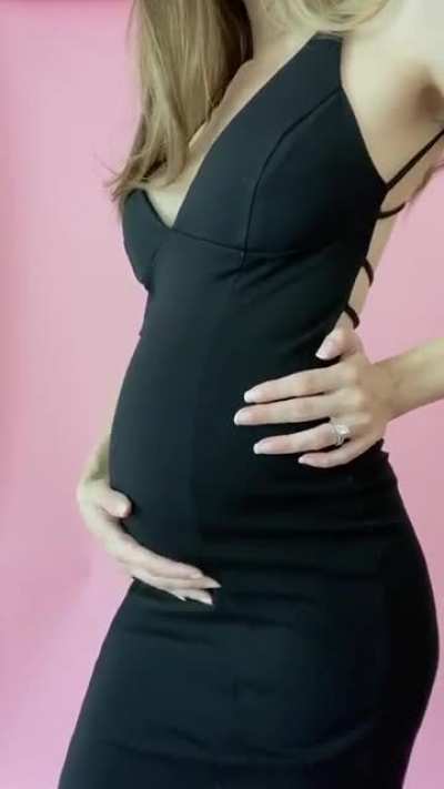 I know I&rsquo;m your pregnant queen 👸🏼 [oc]