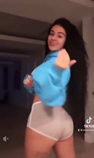 Those shorts be huggin