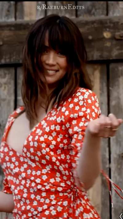 Ana De Armas shaking and downblouse slow-mo