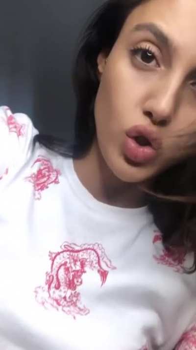 Dat lips!! &hearts;_&hearts;