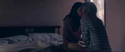 Sydney and Otmara Marrero Kiss - [2MIC]