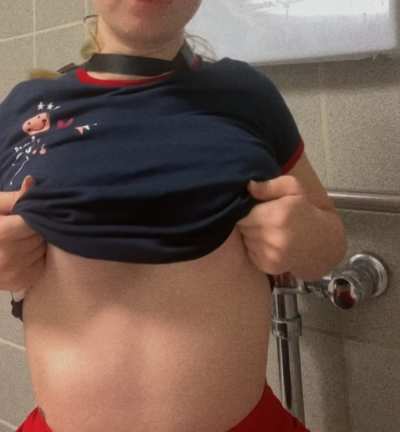 [Flash]ing with my tits at work makes me feel like the slut that I am hehe😝