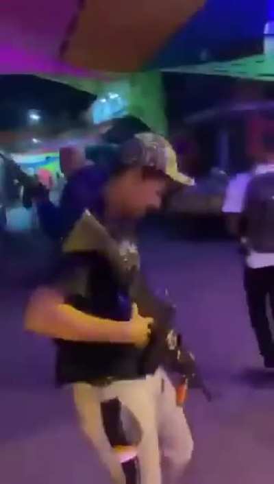 eu e os meus manos quando ficamos sabendo que a argentina esta na maior crise que j&aacute; tiveram