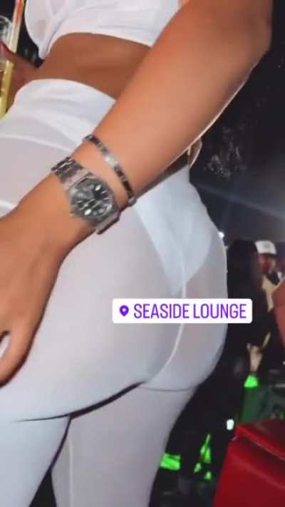 👸🏽🍑🤍