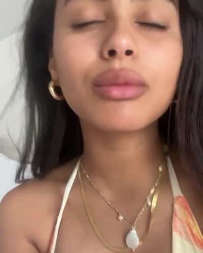 dress for Coachella Day 2 (video)