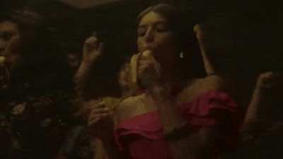 Something tells me that Mimi Keene is very good at doing this😏