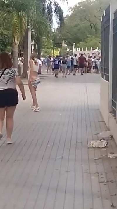 Se sacó la ropa para festejar