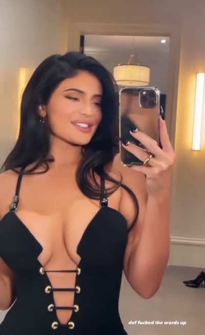 baddie In black 5