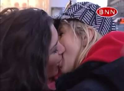 Yolanthe lesbian kiss