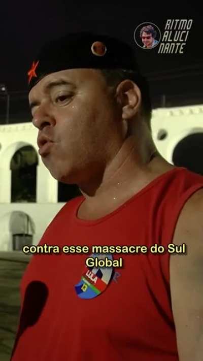 Registro de manifestantes nas ruas do Rio de Janeiro comemorando a vit&oacute;ria do novo presidente da rep&uacute;blica. Muitos brasileiros est&atilde;o confiantes com o futuro do Brasil e seu papel no BRICS, por&eacute;m amargurados e ressentidos com o rumo que o pa&iacute;s tomou em 201