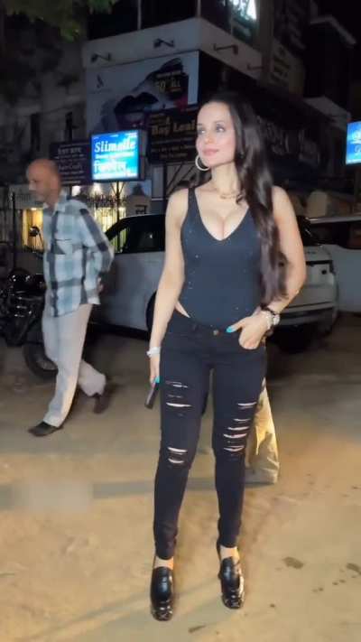 Ameesha ka dudh 😍😘🤤💦