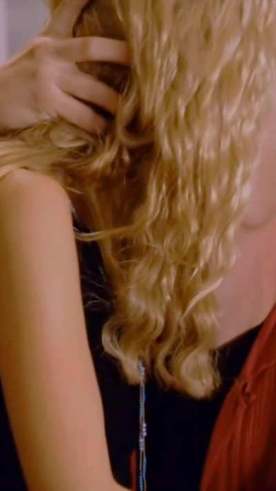 Sarah Michelle Gellar steamy kissing scenes in Buffy the Vampire Slayer (1997)