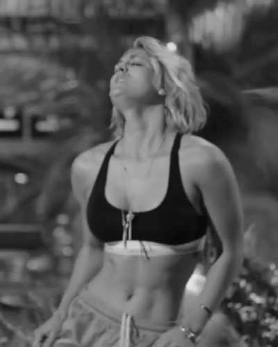 Kaley Cuoco