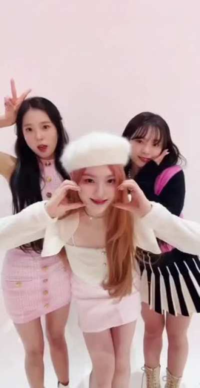 [211130] Yujin, Mashiro &amp;amp; Chaehyun TikTok update: Stop Motion✋🛑