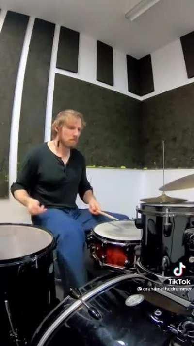 This video has given me a new found love for Matt Helders&rsquo; drumming