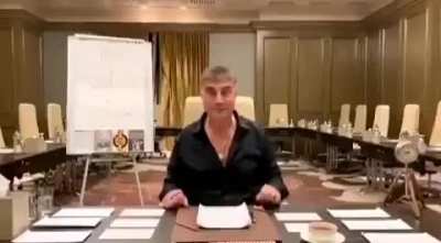 Evde s&uuml;l&uuml; diye bağırıyom aynı bu şekil