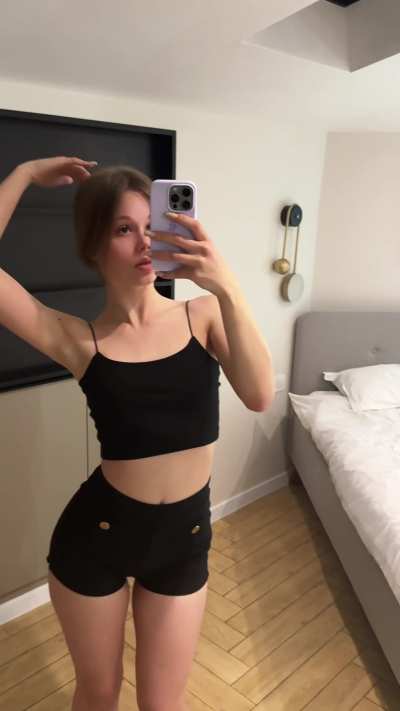 decided to show u my cute selfie i made in my new outfit