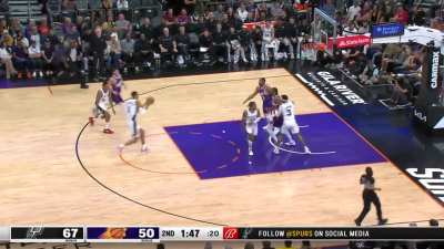 [Highlight] Victor Wembanyama flies in for the dunk off of a KD turnover