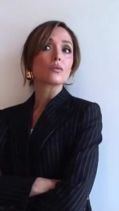 Rose byrne - New York Times photoshoot / behind the scenes clip