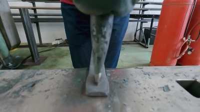 Tom Scott attempts blacksmithing