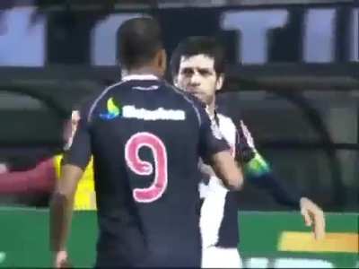 Gola&ccedil;o de Juninho Pernambucano em 2011 quando reestreava pelo Vasco