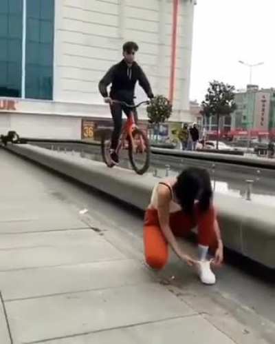 Ladies love cool bike tricks