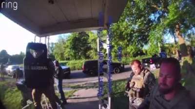 U.S Marshalls pulled up on a man for some charges he had but he wasn&rsquo;t home 😂