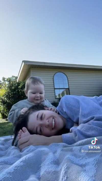 Laying head in baby&rsquo;s lap