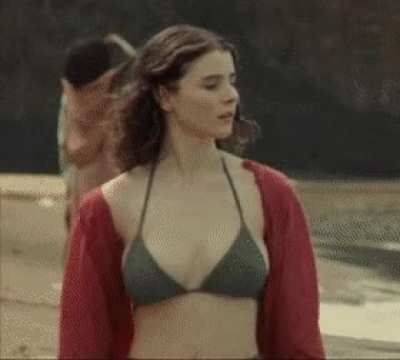 I so wanna have sex with Thomasin McKenzie
