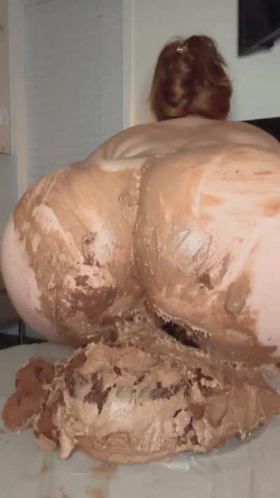 Tell me you&rsquo;d eat cake out of my ass 