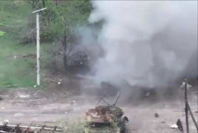 Russian soldier tries to pick up mine (weird audio in end)