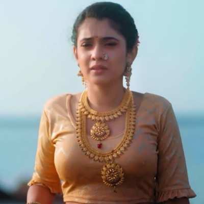 Vaishnavi kalyankar jiggling her boobs while running😍